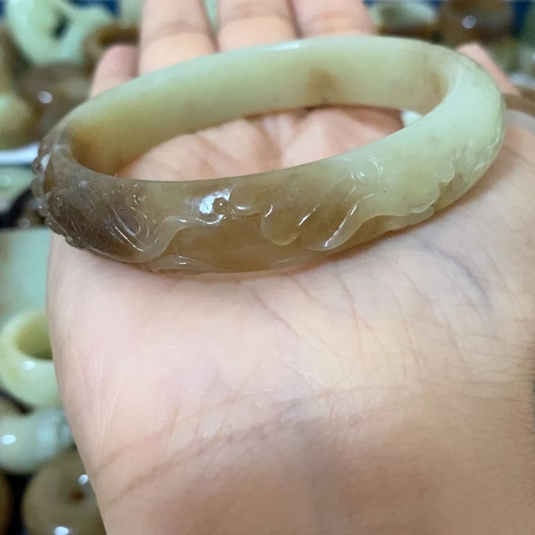 和田玉手镯未镶嵌