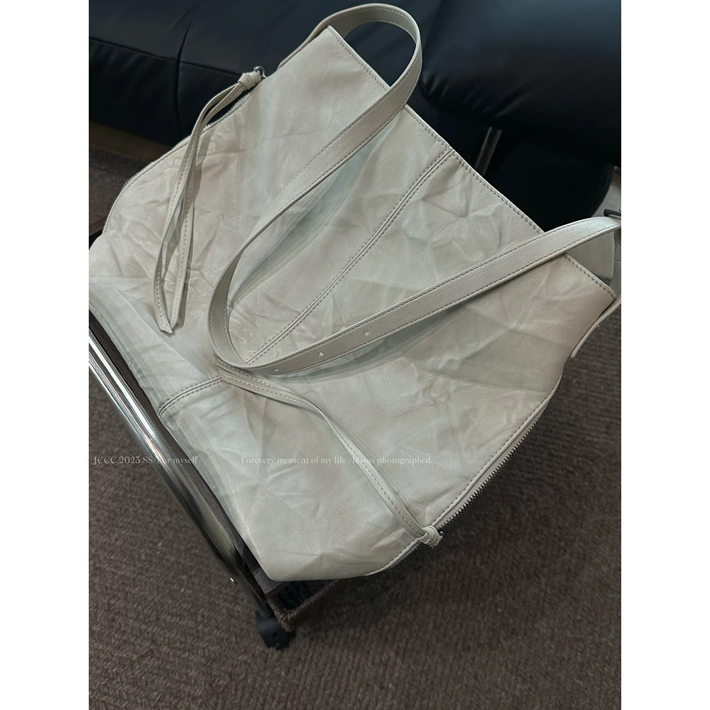 JCCC影子【褶皱纸】米灰色大容量通勤褶皱水桶包JE5BXP10