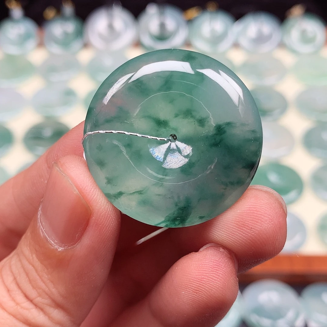 颈饰未镶嵌翡翠大**君平安扣