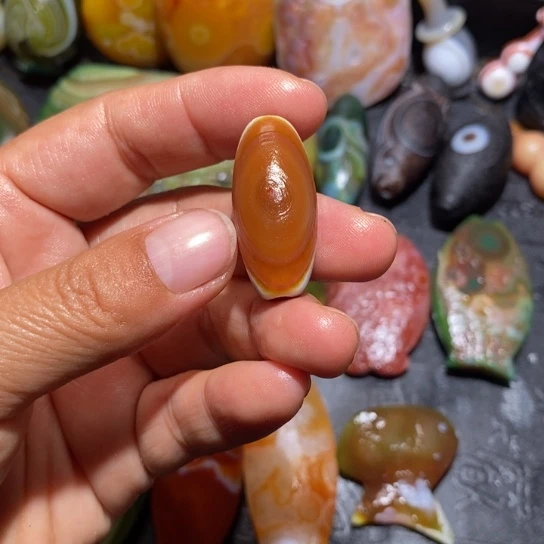 石英质玉未镶嵌珠宝半成品小*