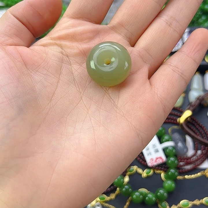 司***珂和田玉未镶嵌颈饰