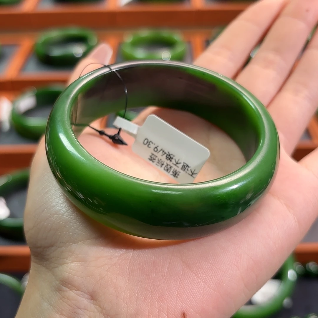 和田玉（碧玉）未镶嵌手镯红皮辣绿5859