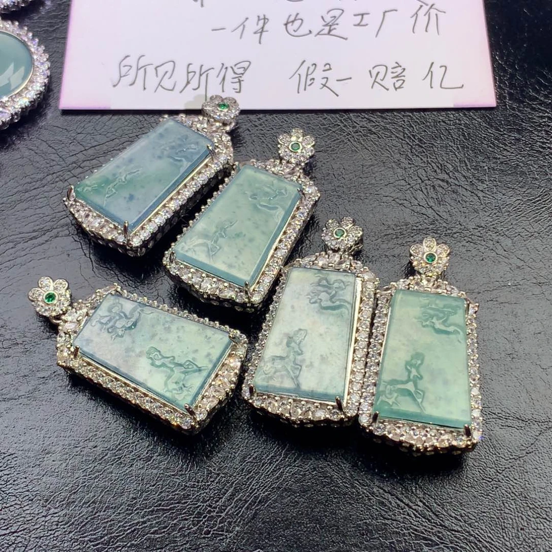 翡翠颈饰未镶嵌鹿牌