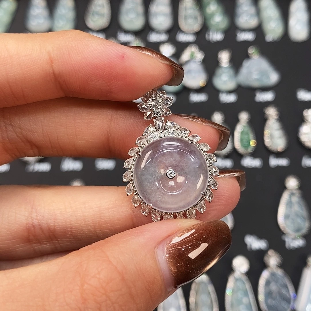 翡翠18K金镶嵌颈饰