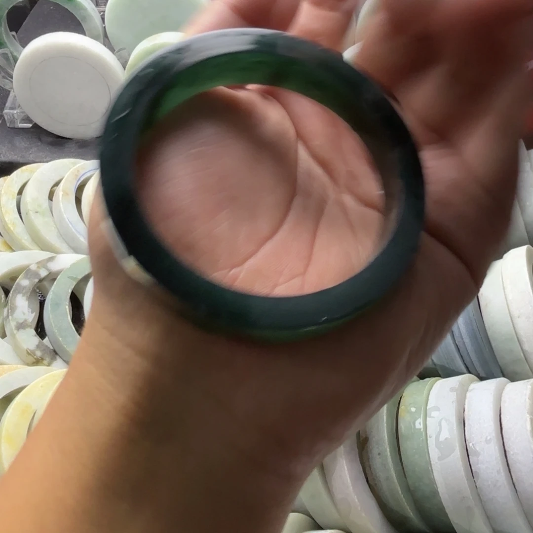 红***羊未镶嵌定制翡翠翡翠手镯定制