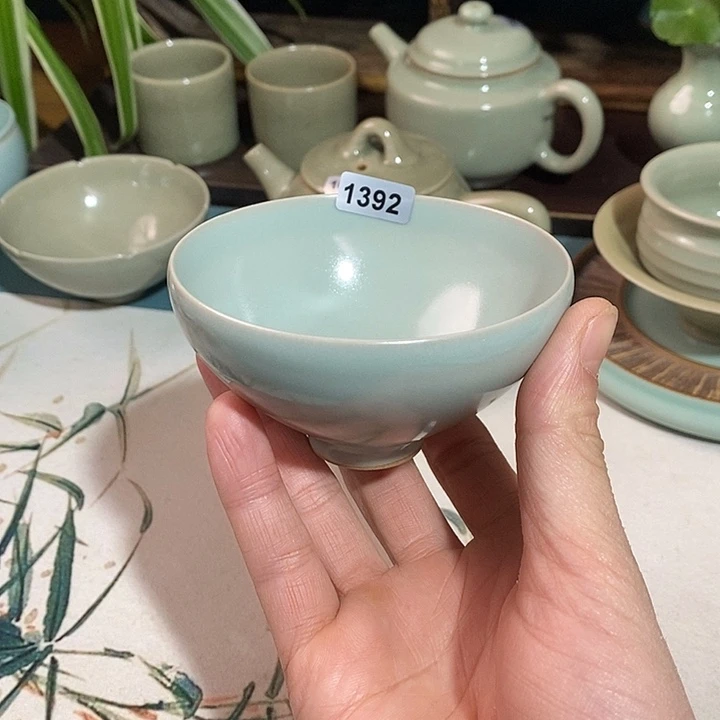 汝瓷1392微瑕鸡心杯……