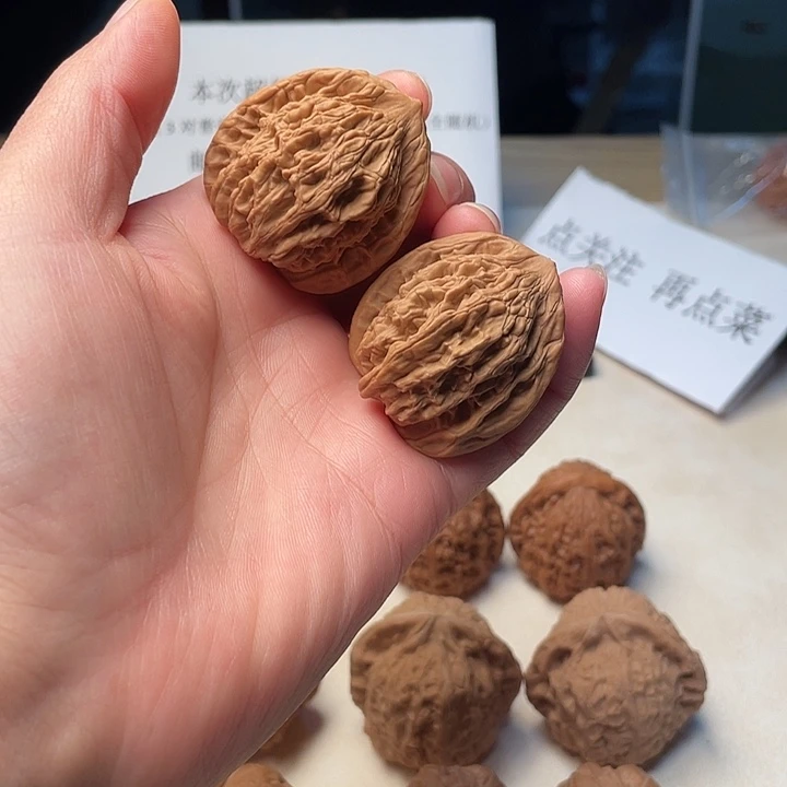 文玩核桃吊坠虎头全品