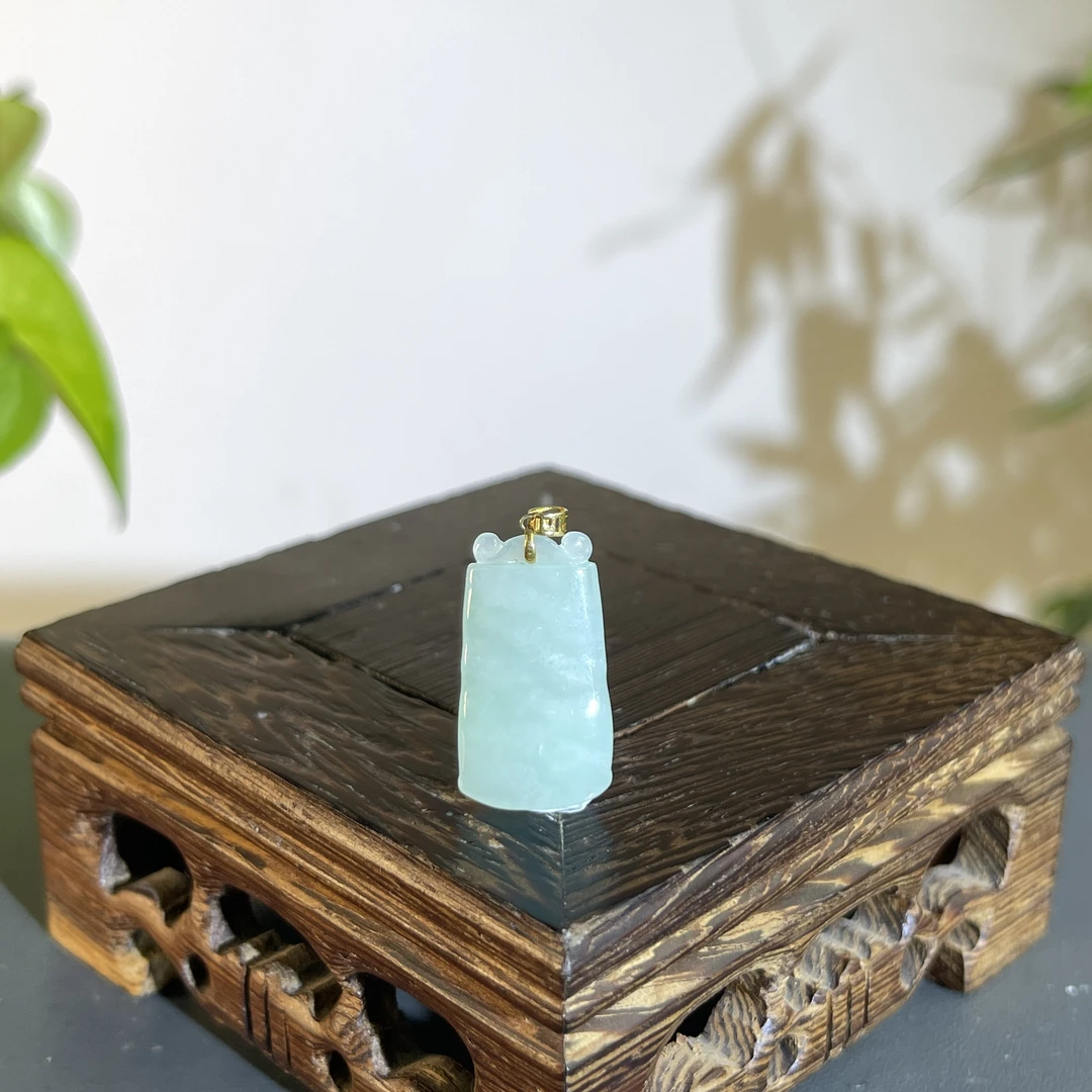 JTW10-013   天然缅甸A货翡翠  18K扣头节节高升