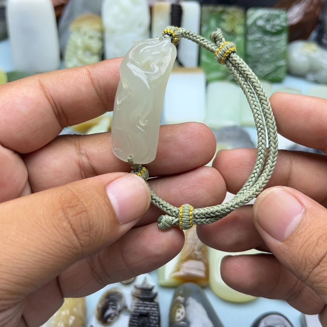 和田玉（糖玉）未镶嵌颈饰