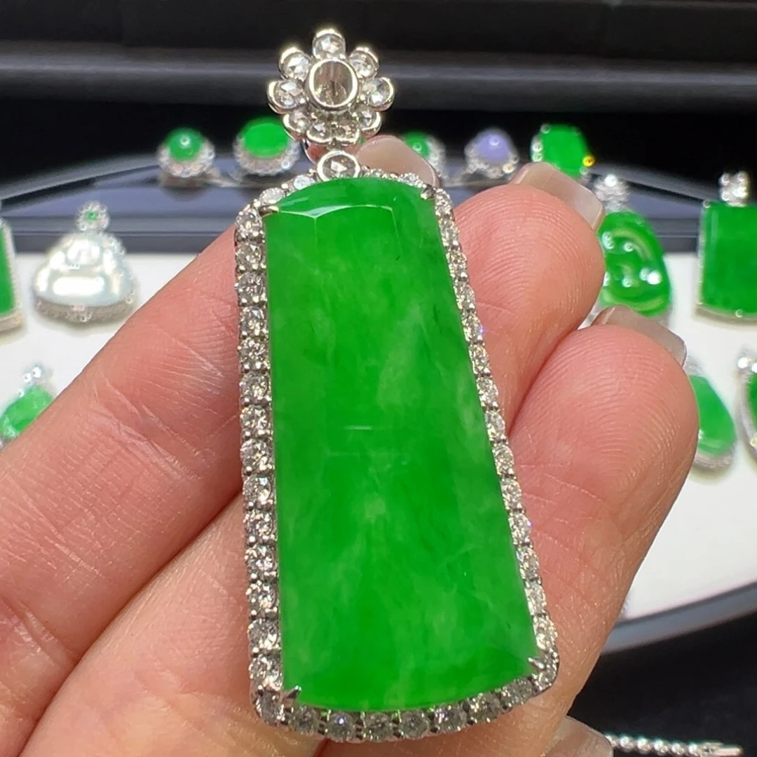 翡翠颈饰18K金镶嵌翡翠