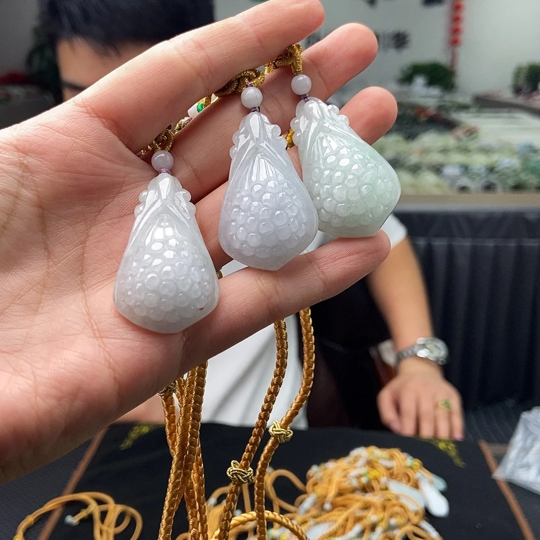 颈饰未镶嵌翡翠颜色多样性发拍一发一
