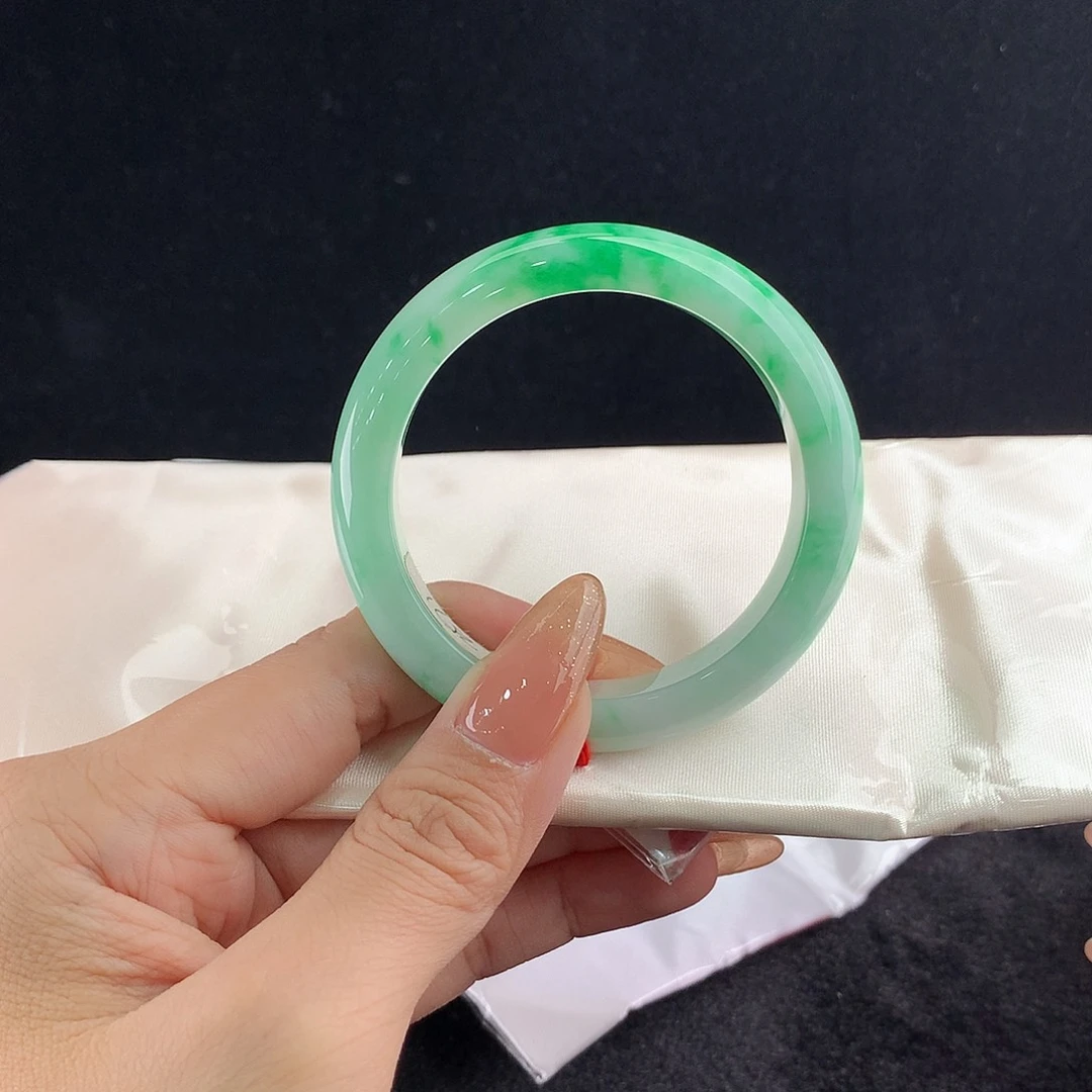 翡翠未镶嵌手镯正52
