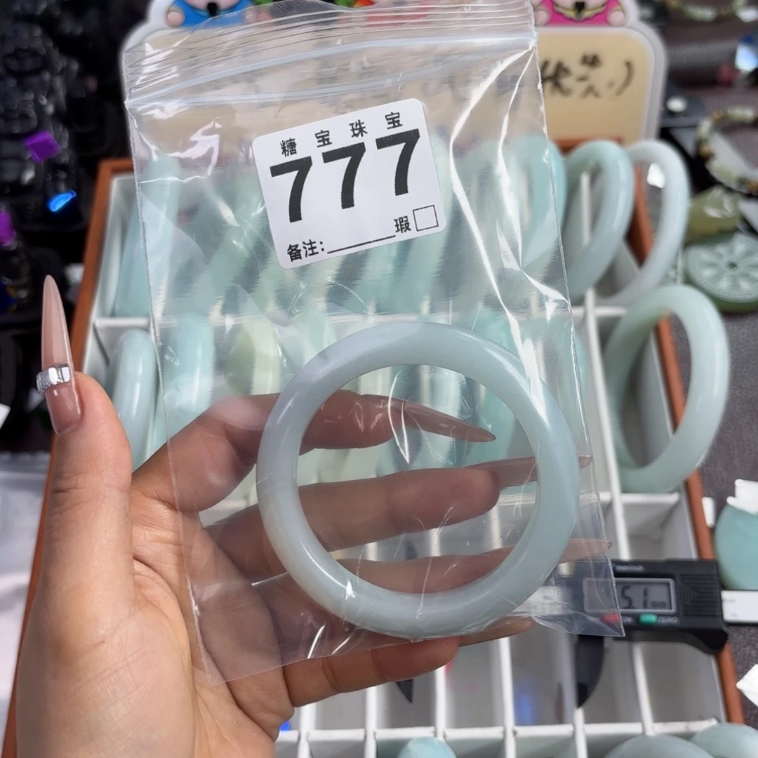 凌***猫蛇纹石玉未镶嵌手镯