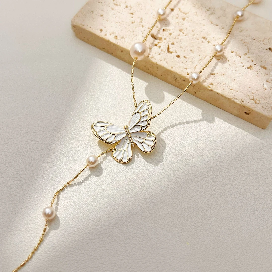 铜合金仿珍珠项链 轻奢风小众高级感珍珠蝴蝶吊坠项链卡扣锁骨链