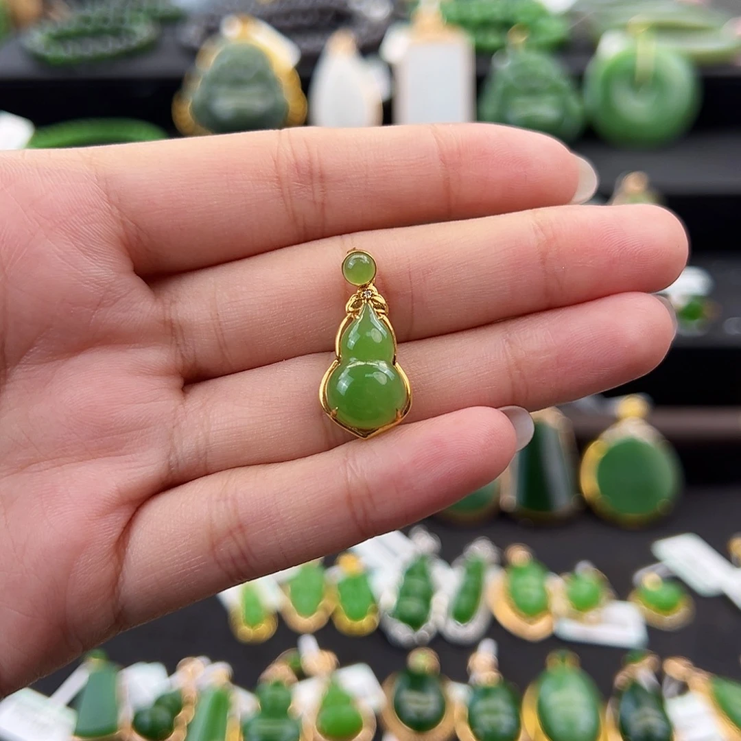 和田玉（碧玉）18K金镶嵌吊坠(不含链)苹果绿葫芦15mm