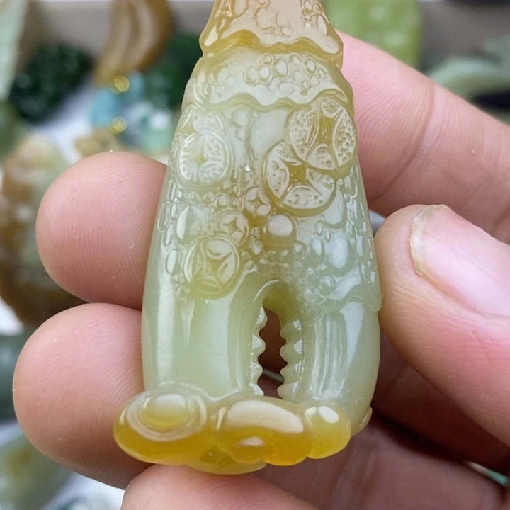和田玉（糖玉）未镶嵌颈饰
