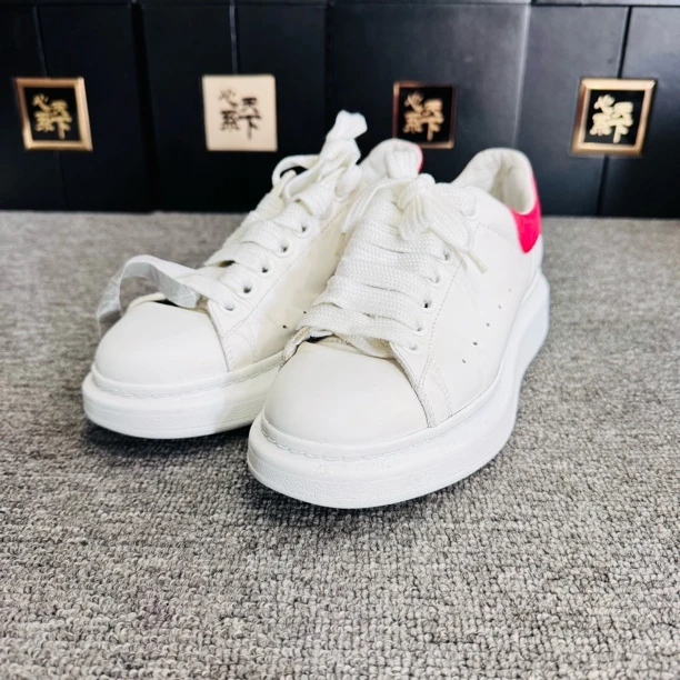 95新 Alexander McQueen/亚历山大·麦昆 红尾小白鞋37码ysc1637