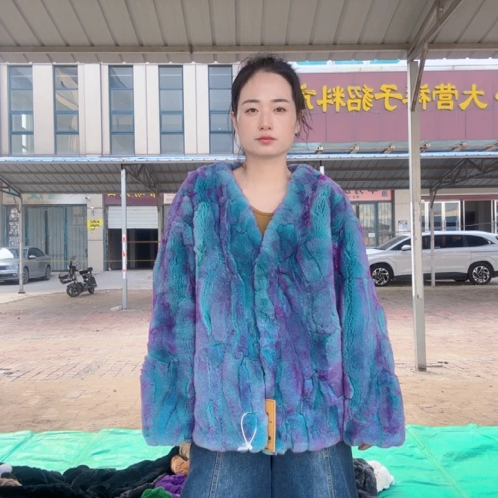 薄****～M码炫彩蓝短款v领