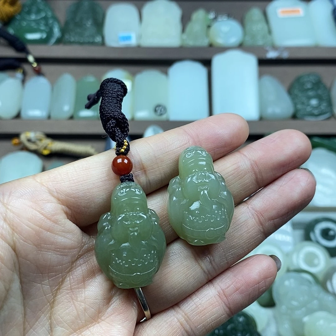 和田玉未镶嵌颈饰财神多样性发1件