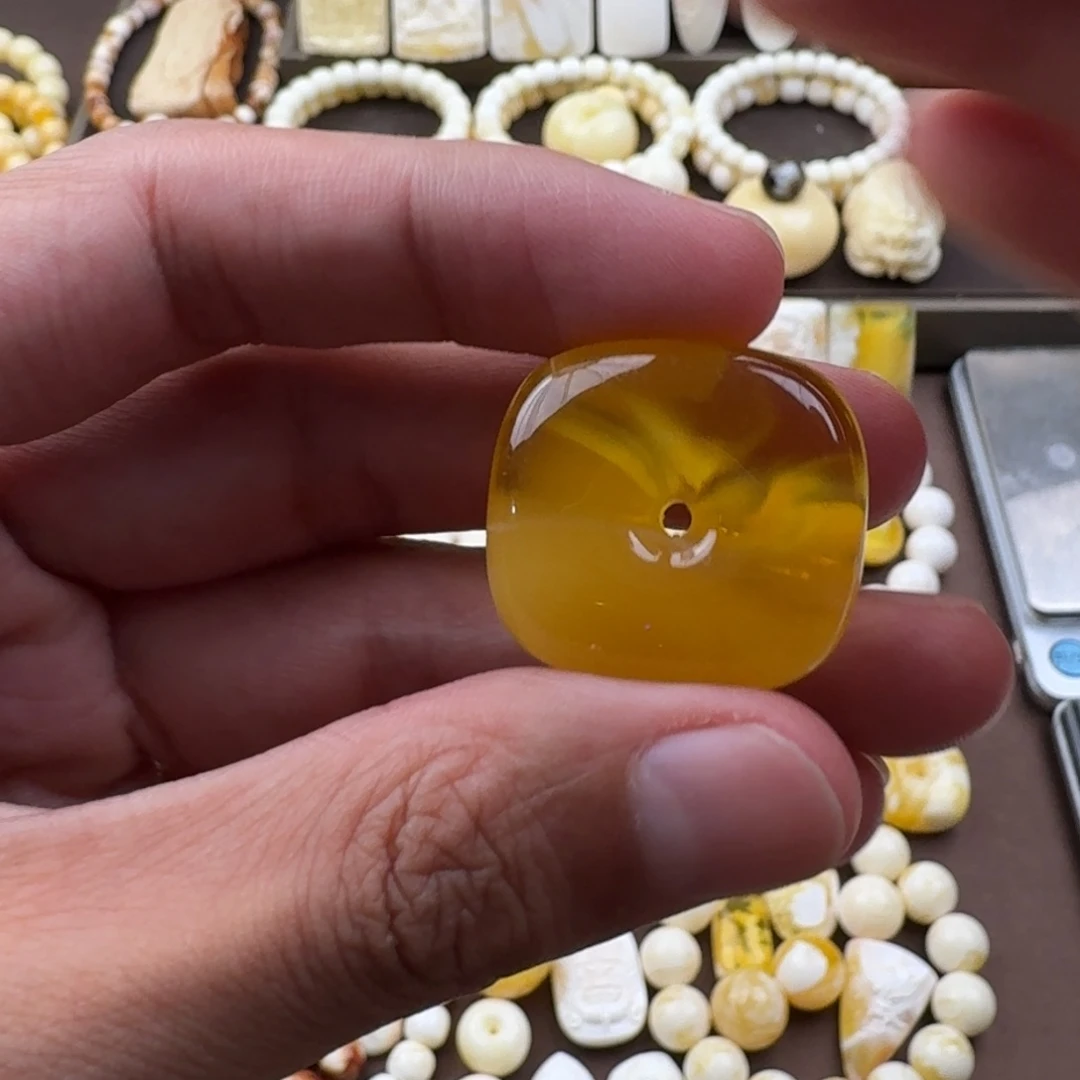 未镶嵌颈饰琥珀蜜蜡