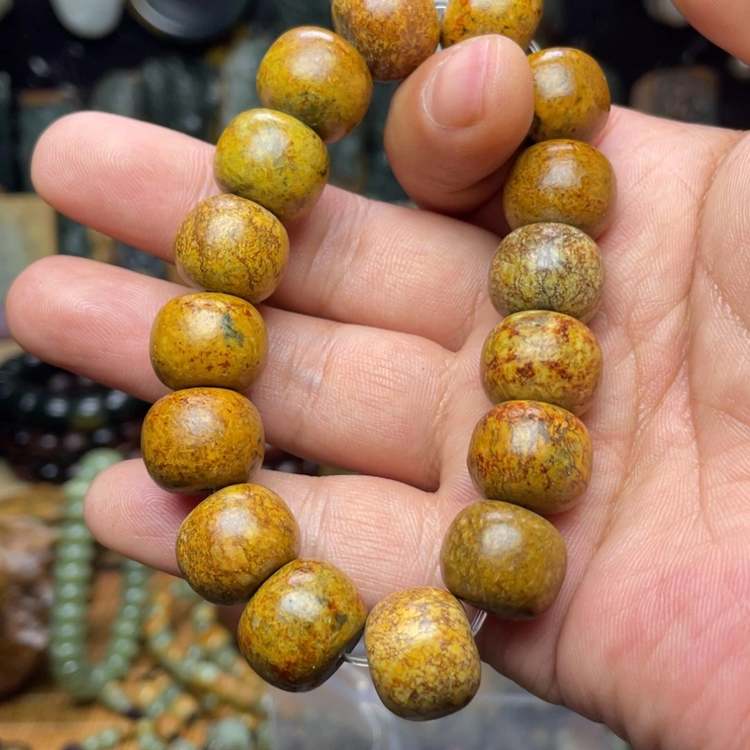 你***属岫岩河磨玉（透闪石质玉）未镶嵌颈饰