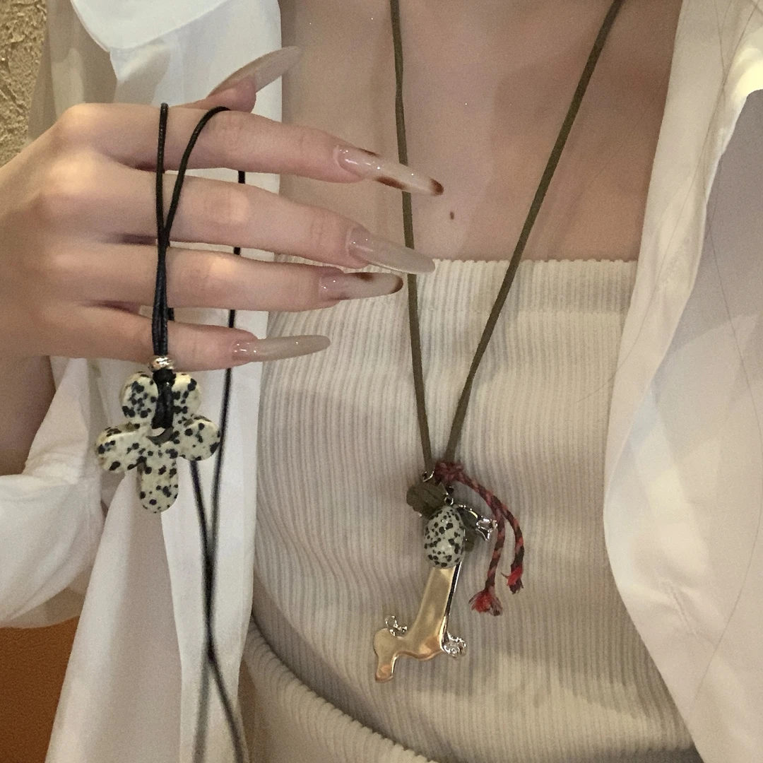 铜合金项链 萌趣腊肠小狗项链复古小众设计斑点小花毛衣链