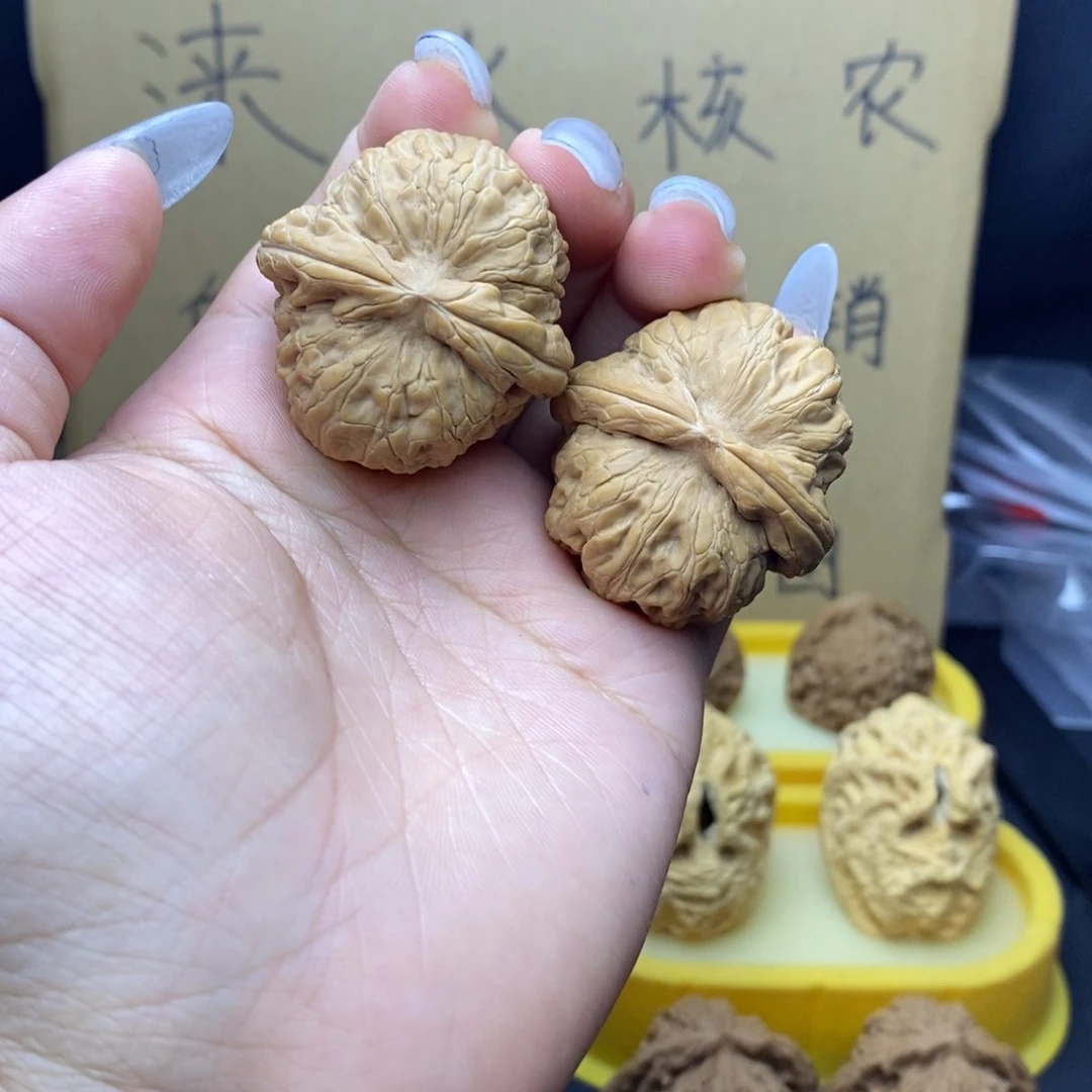 文玩核桃吊坠元宝