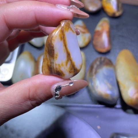 和田玉颈饰未镶嵌乐*哥