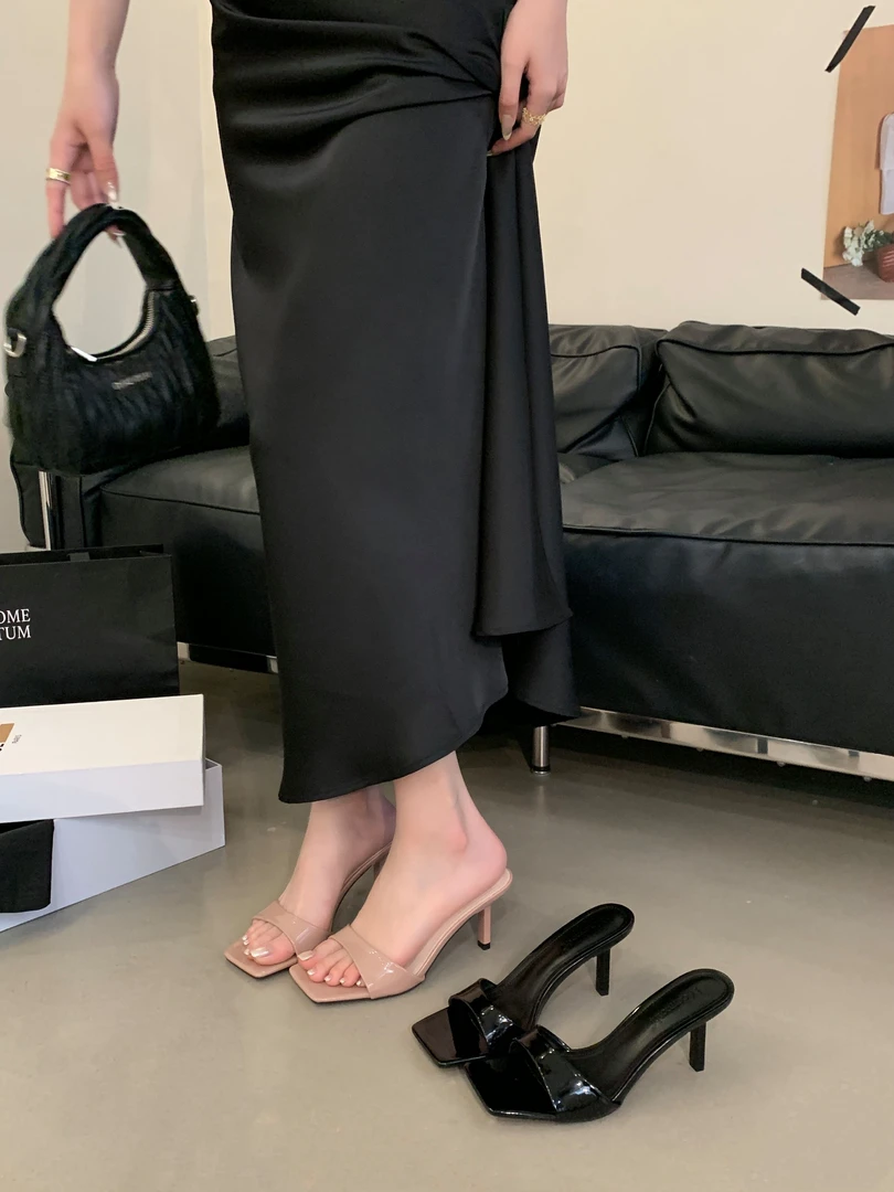 超显白 ！方头裸色露趾高跟鞋女时尚凉鞋显瘦细跟漆皮外穿拖鞋女夏