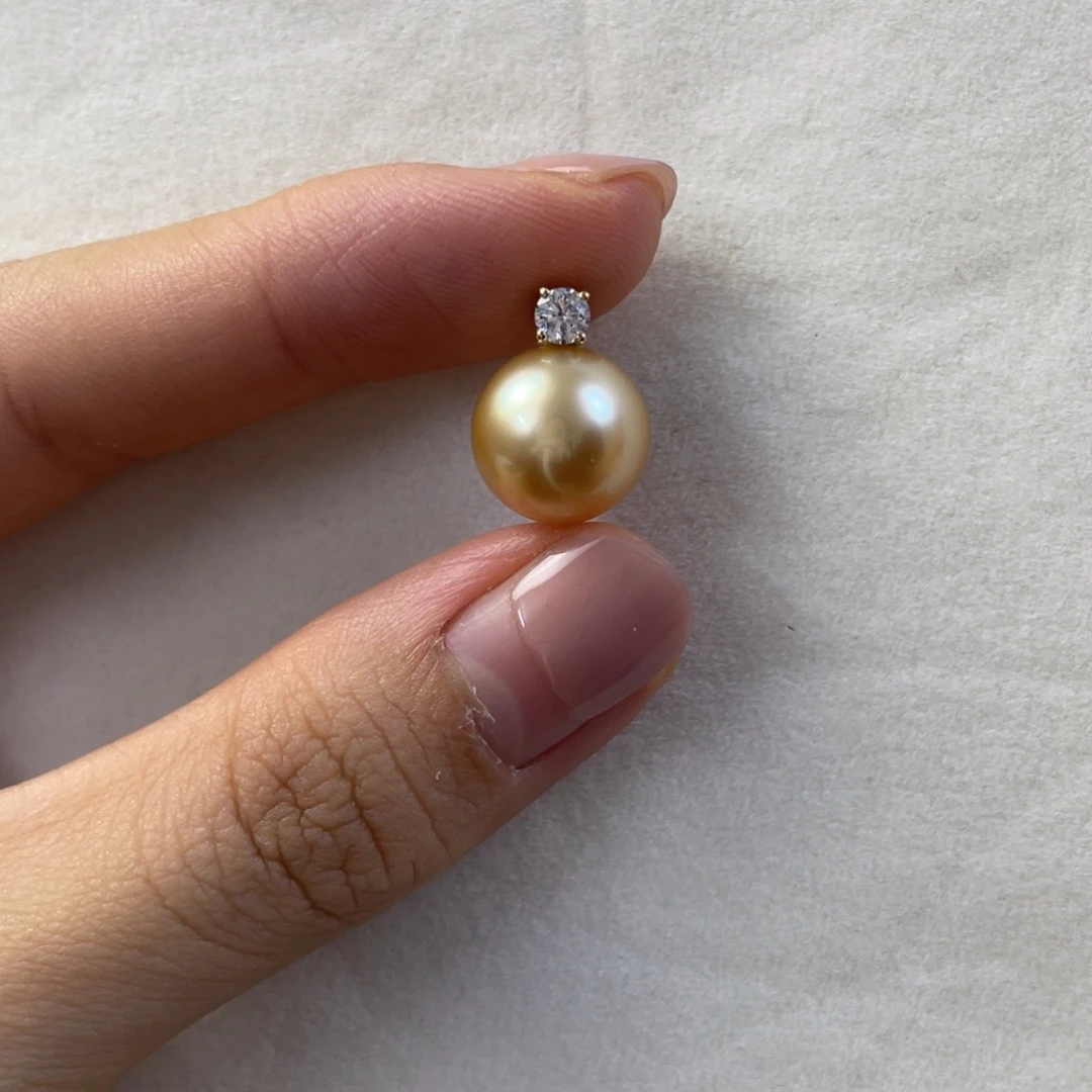 18K金镶嵌海水珍珠颈饰