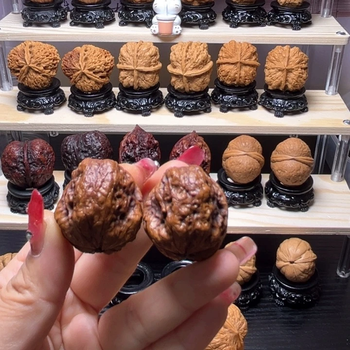 文玩核桃吊坠13w七彩龙脊36尺