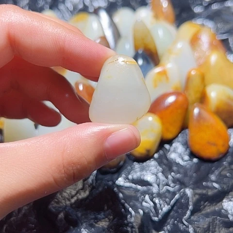 和田玉（糖玉）未镶嵌颈饰11克