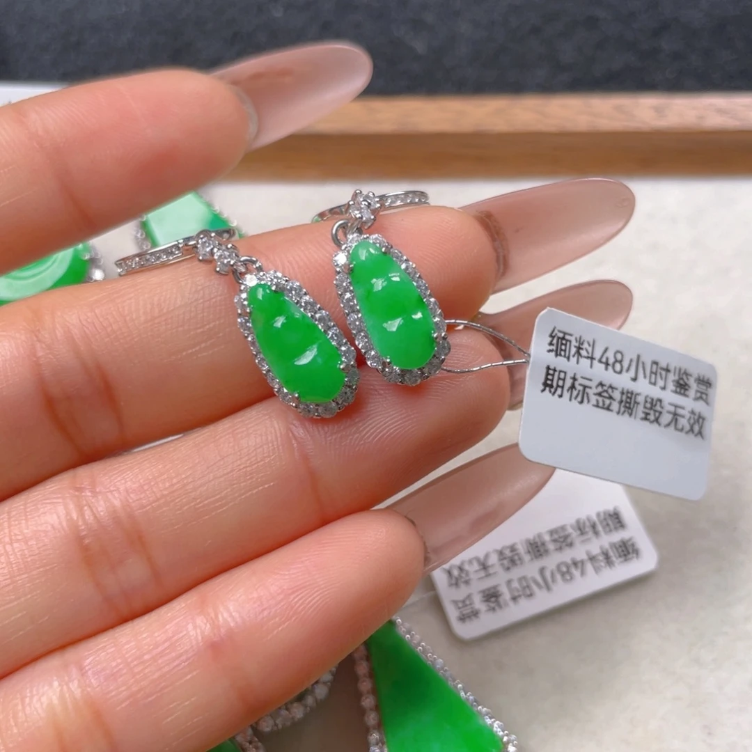 翡翠颈饰银S925镶嵌翡翠