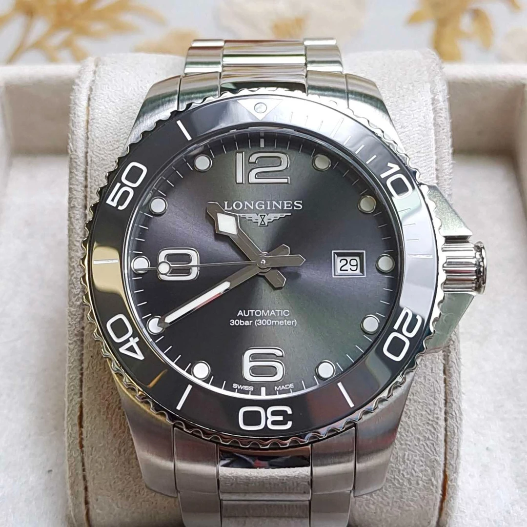 99新 Longines/浪琴 9.9新浪琴康卡斯灰盘41潜水机械腕表