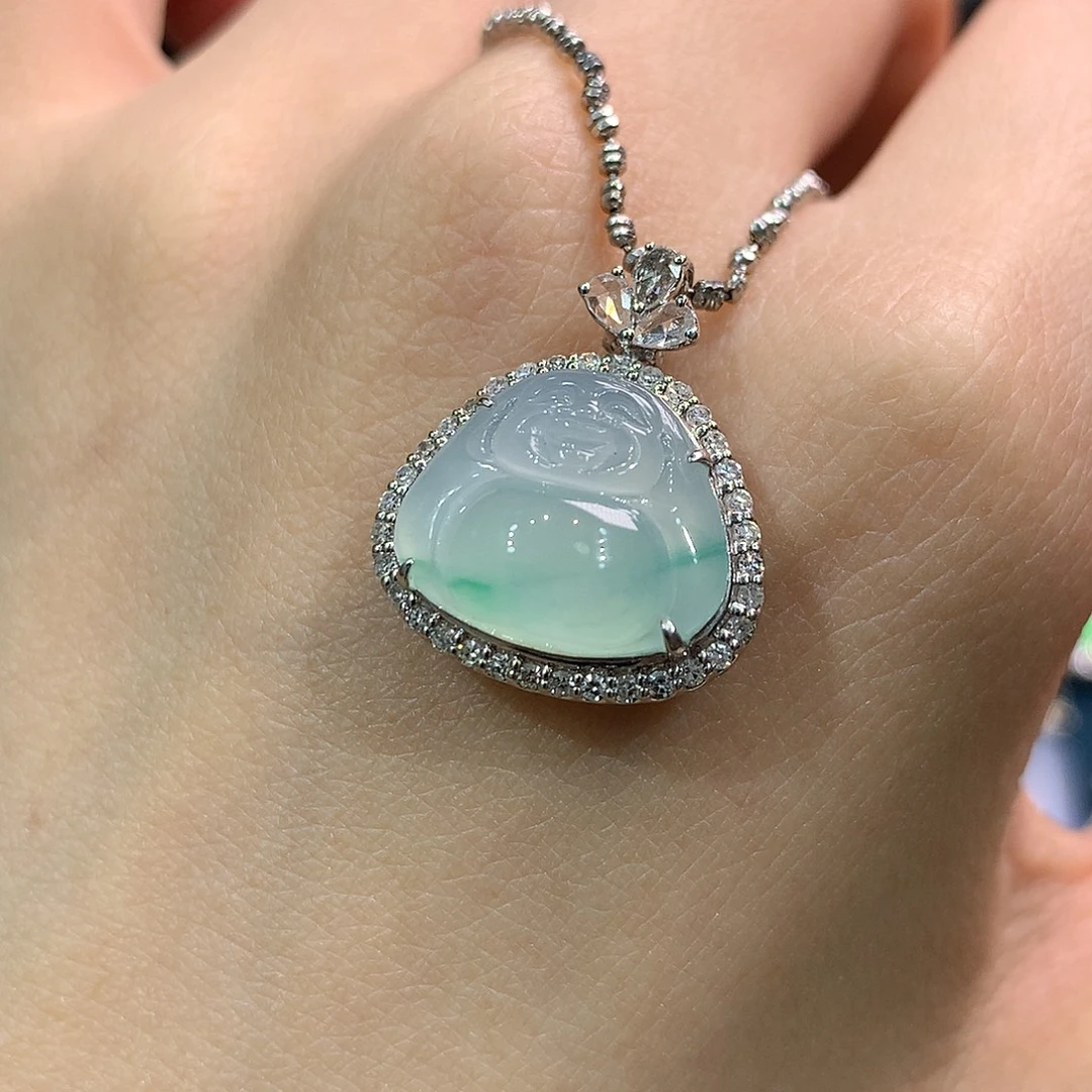 翡翠18K金镶嵌颈饰