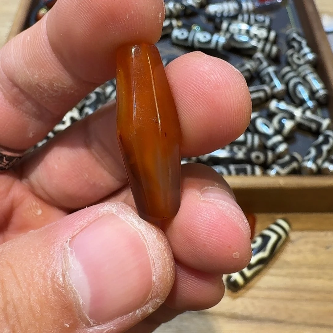 i***n老西亚红八棱珠子