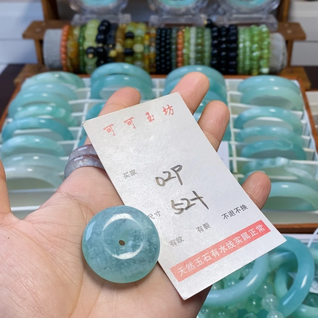 未镶嵌蛇纹石玉手镯风**人