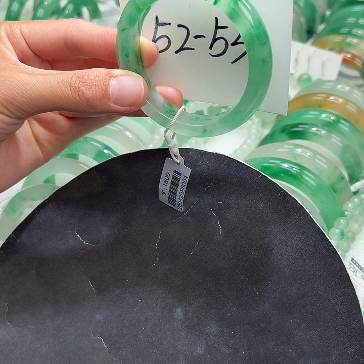 未镶嵌手镯石英质玉（非洲翠）