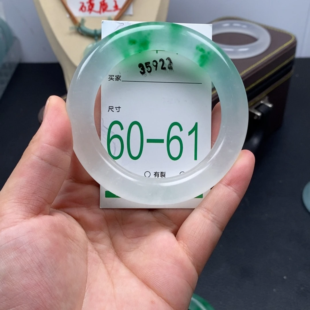 *****未镶嵌手镯石英岩玉