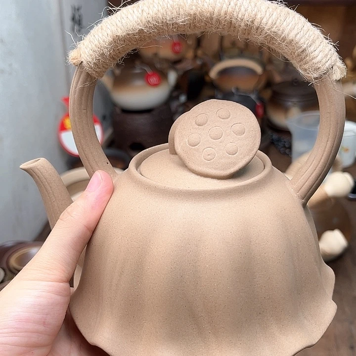 素色莲花壶一个。。。。。。