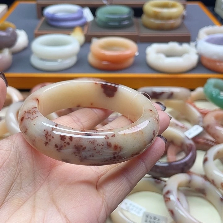 未镶嵌石英岩玉珠宝奇石?****o