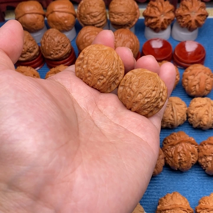 文玩核桃把件小红帽