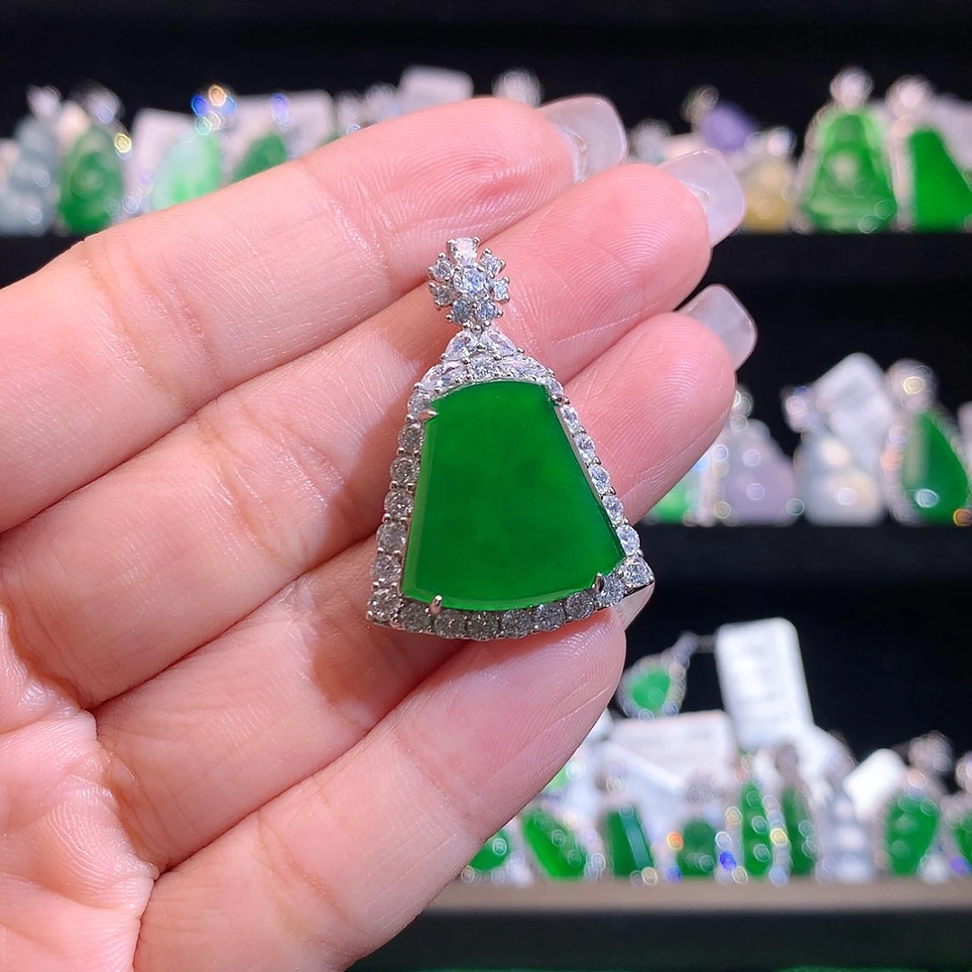 【闪购商品】颈饰银S925镶嵌翡翠