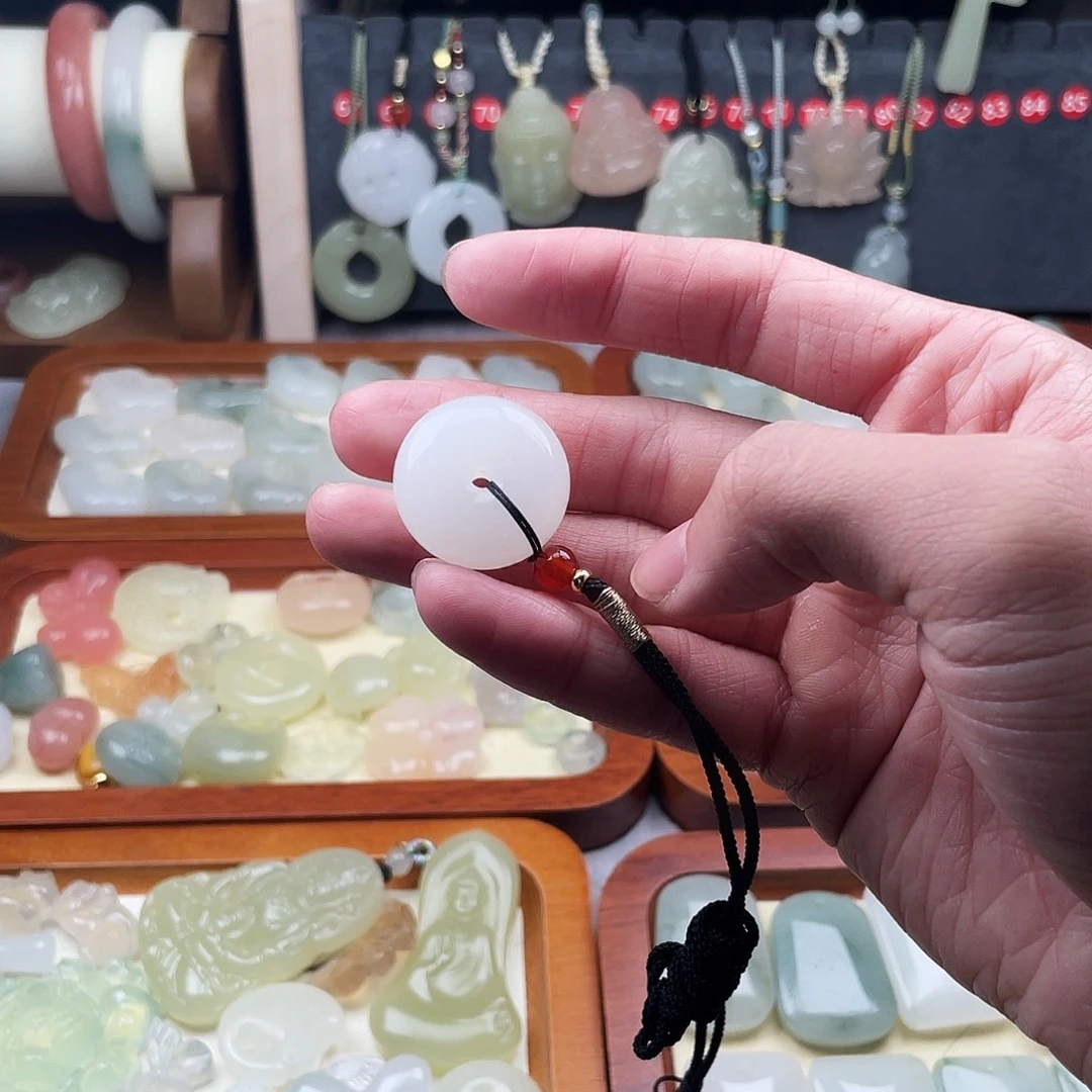 石英岩玉未镶嵌颈饰