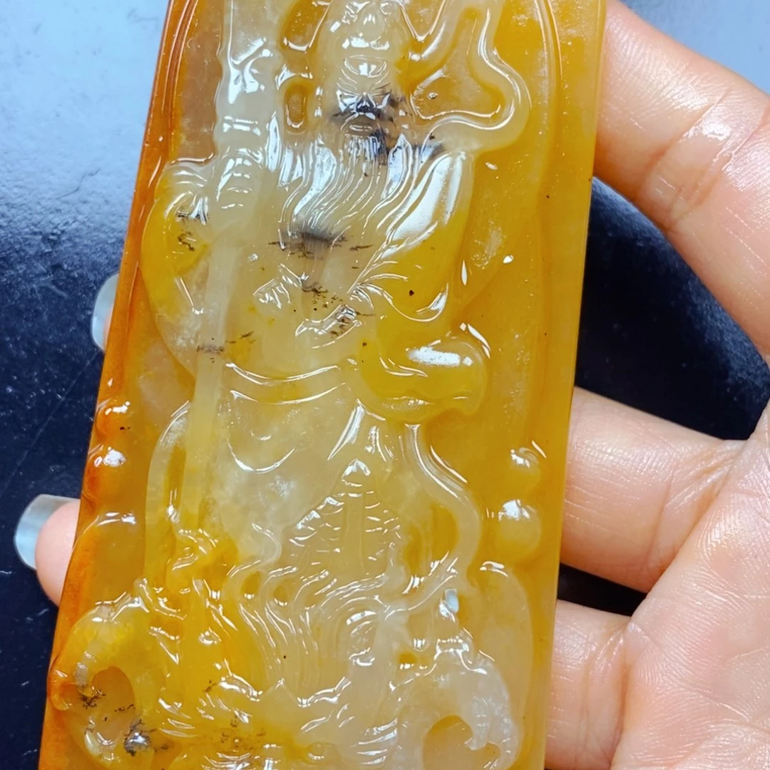 未镶嵌石英质玉（黄龙玉）颈饰
