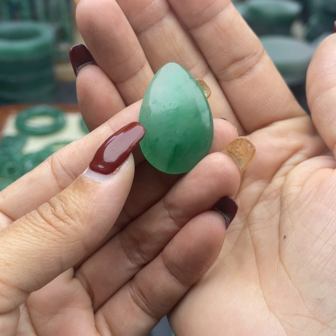 石英质玉颈饰未镶嵌