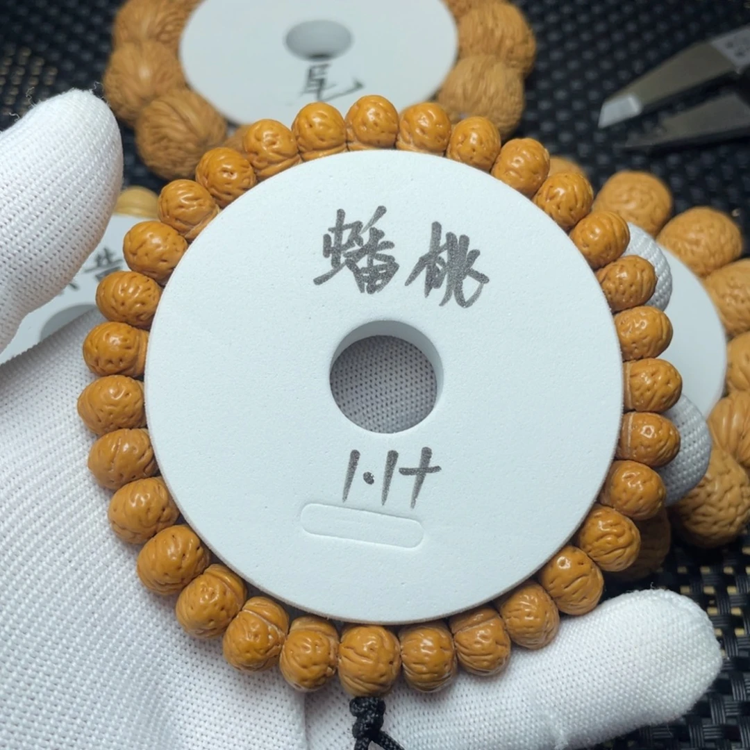 $***$大叶紫檀（黑酸枝木类）蟠桃桃核，皮质好，密度大