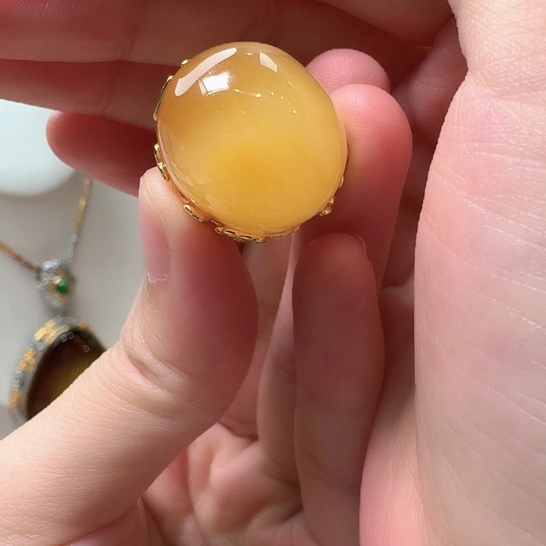 琥珀未镶嵌颈饰戒指