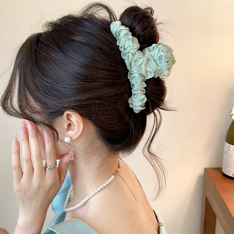 温柔布艺丝光褶皱抓夹女2025新款高级感后脑勺发夹气质鲨鱼夹发饰
