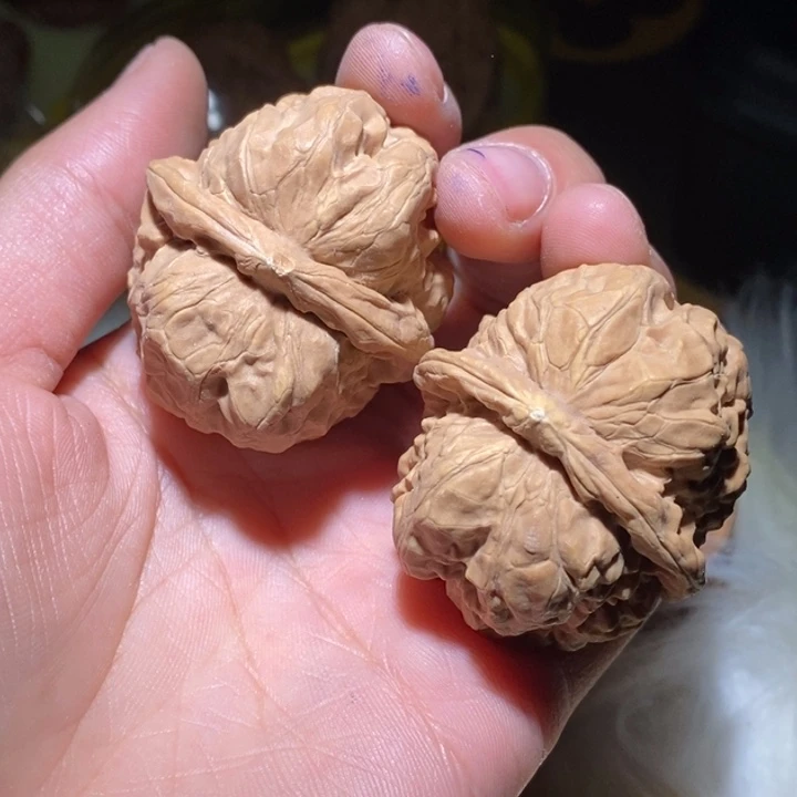 罡***!文玩核桃吊坠满黄蛤蟆头